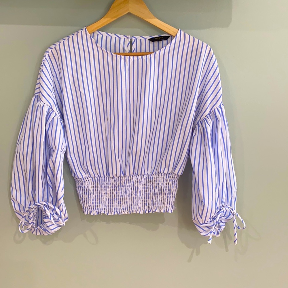 Striped cropped blouse in a size medium.